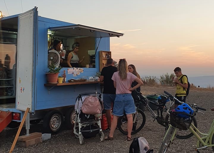 קפה חמה - עגלת קפה במבוא חמה — בתי קפה ועגלות קפה, תמונה 2