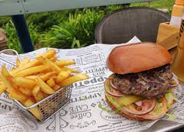 Queen's Kitchen Bar צומת ווסט,  שעל — פאבים, תמונה 2